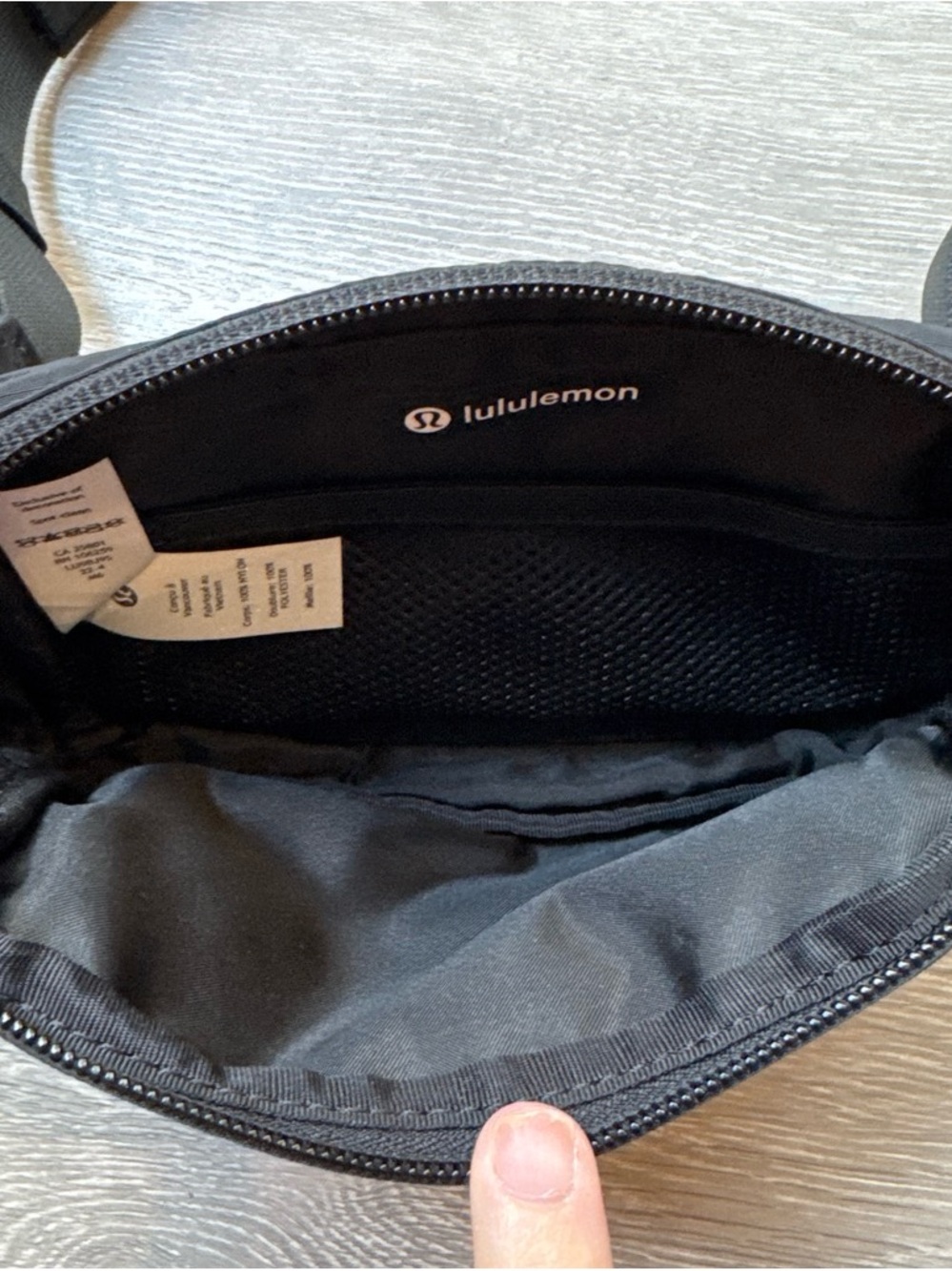 Lululemon Mini Everywhere Belt Bag - Black - Picture 4 of 6